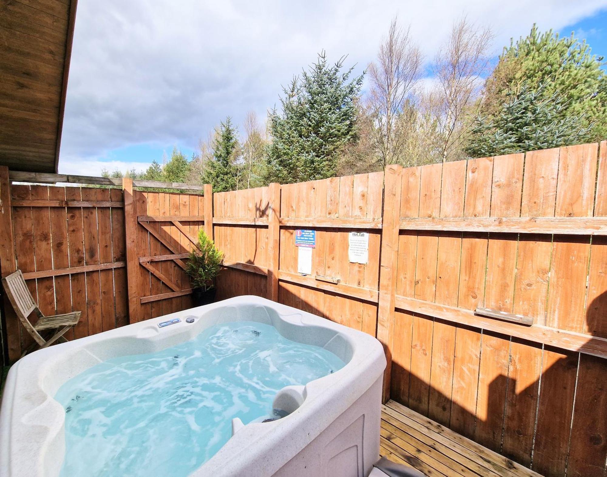 Ochil 8 With Private Hot Tub - Fife - Loch Leven - Lomond Hills Villa Kelty Buitenkant foto