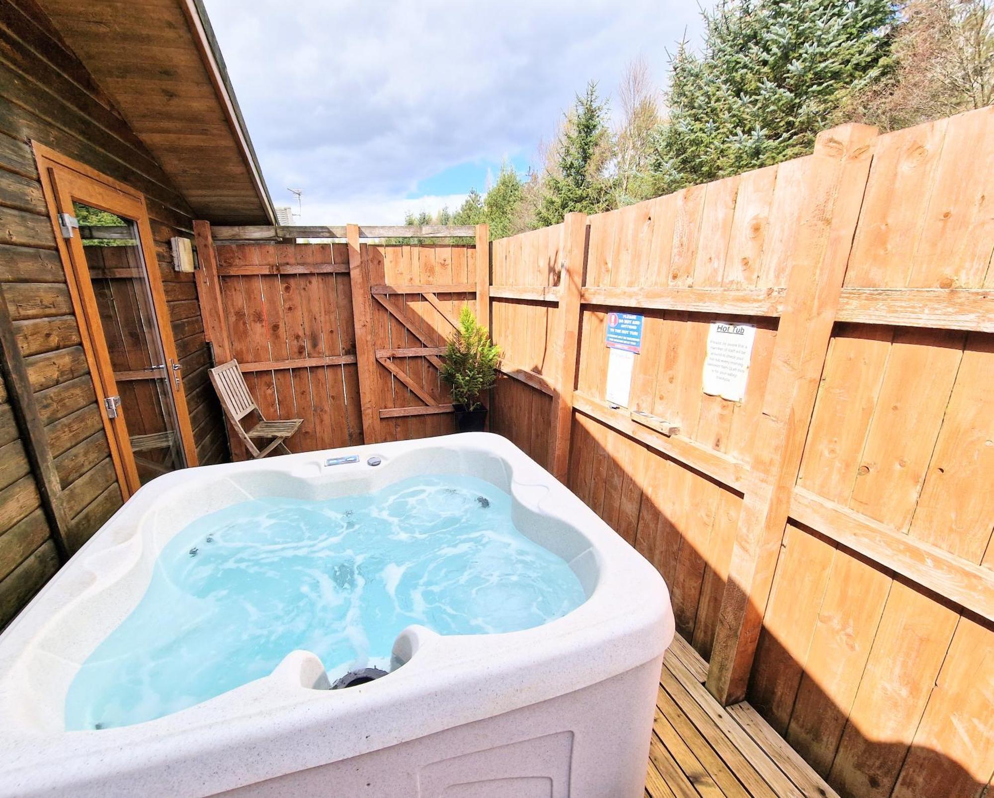 Ochil 8 With Private Hot Tub - Fife - Loch Leven - Lomond Hills Villa Kelty Buitenkant foto